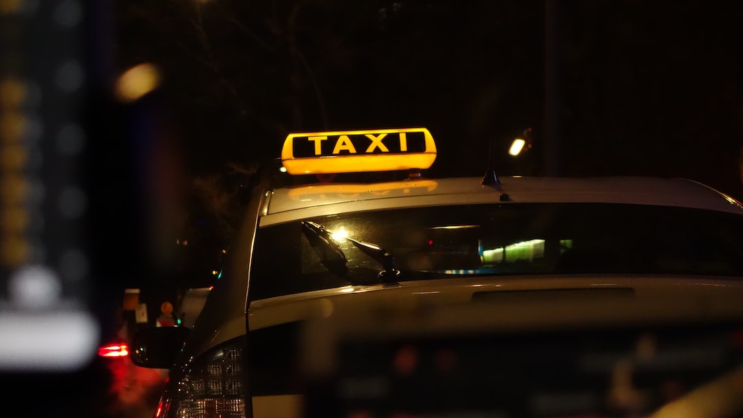 Jak korzystać z aplikacji do zamawiania taksówek dla bezproblemowych podróży?