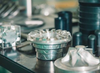 Jak proces obróbki CNC przekształca surowe aluminium w gotowy produkt
